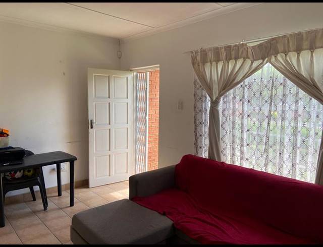 2 BEDROOM HOUSE FOR SALE IN LINCOLN MEADE